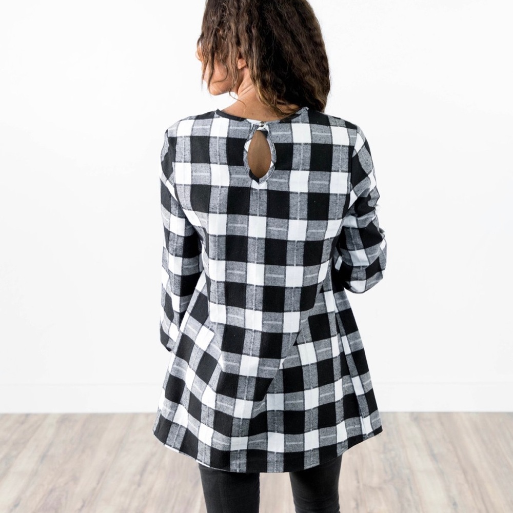❌SOLD❌ NWT Stevie Hender Black Plaid Top - Picture 2 of 4